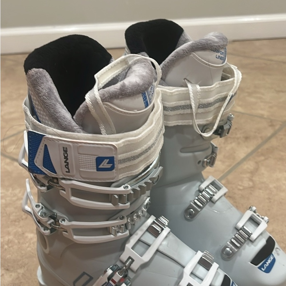 Brand: Lange
Lange - LX 70 W, Women's Ski Boots size：22.5